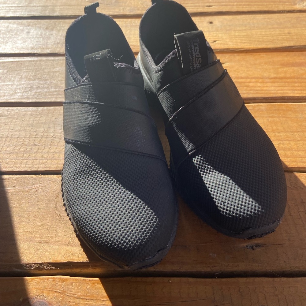 Tredsafe Nonslip black slip ons